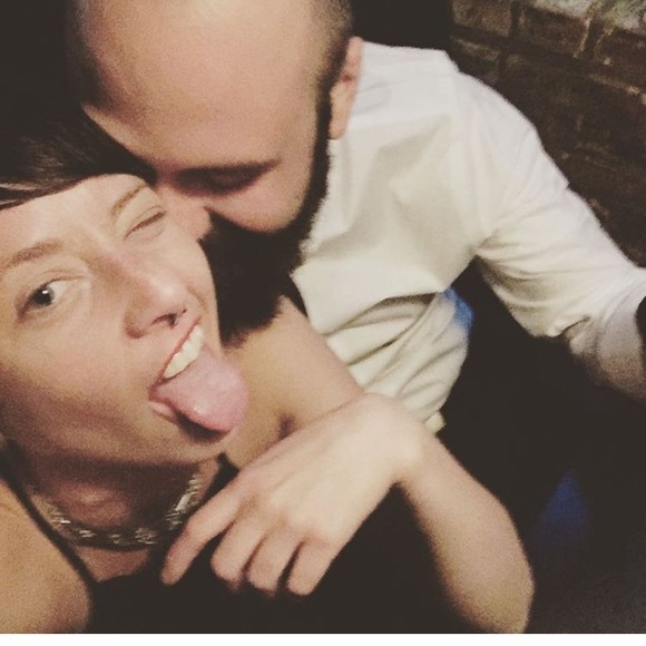 Meet your Posher, Amanda - Picture 3 of 4